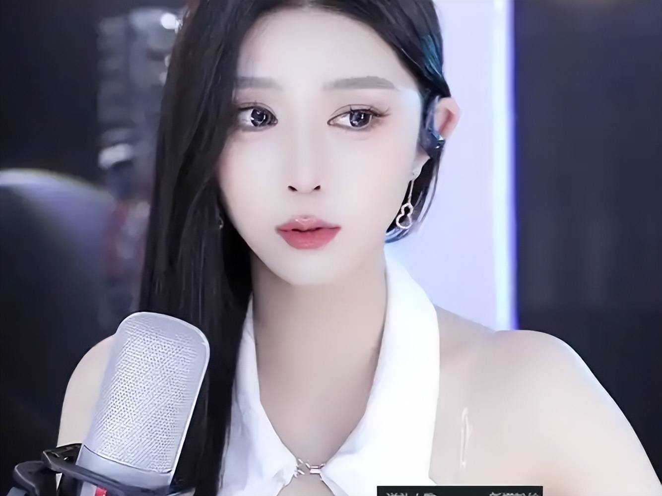 抖音粉丝不是很多的美女